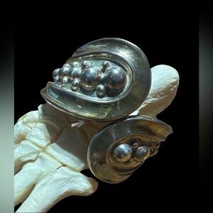Vintage Hinged Sterling Silver Mexico Ball Clamper Bracelet 6.5” 48 grams